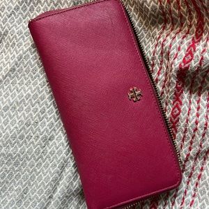 Tory Burch Magenta Wallet 💕♥️